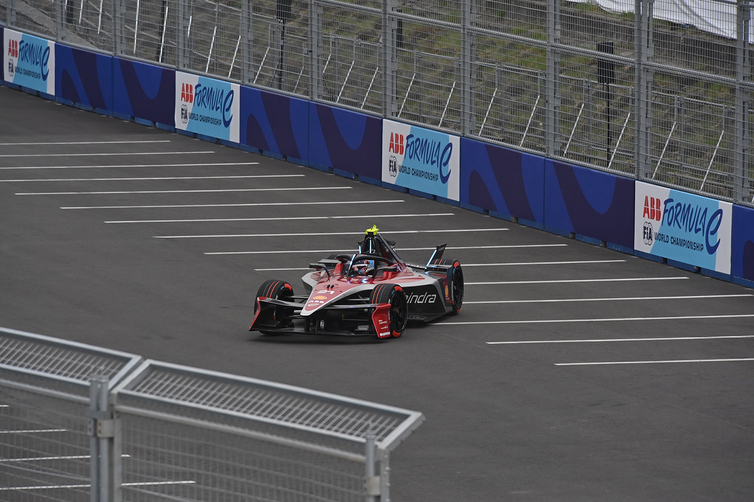 今期絶好調の日産フォーミュラEチームのガレージに潜入した 〜 画像34