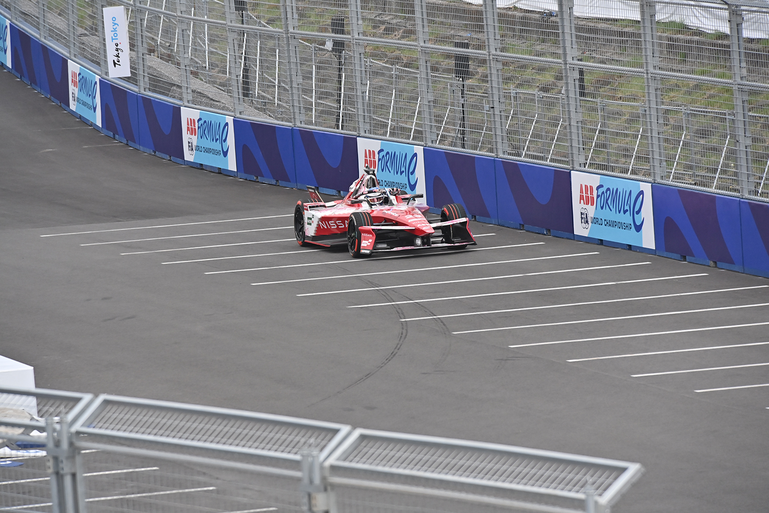 今期絶好調の日産フォーミュラEチームのガレージに潜入した 〜 画像95