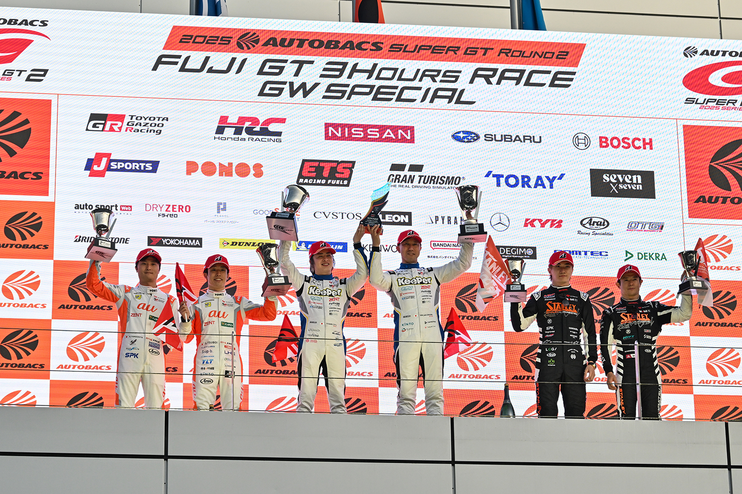 スーパーGT第2戦「FUJI GT 3 HOURS RACE GW SPECIAL」の表彰台 〜 画像1