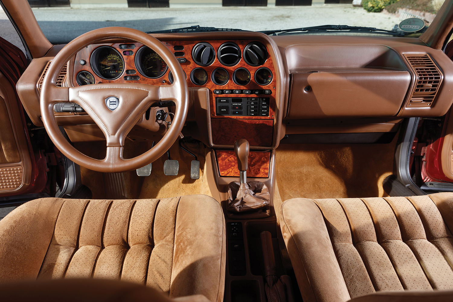 伝説のイタ車「ランチア・テーマ8.32」の衝撃 〜 画像8