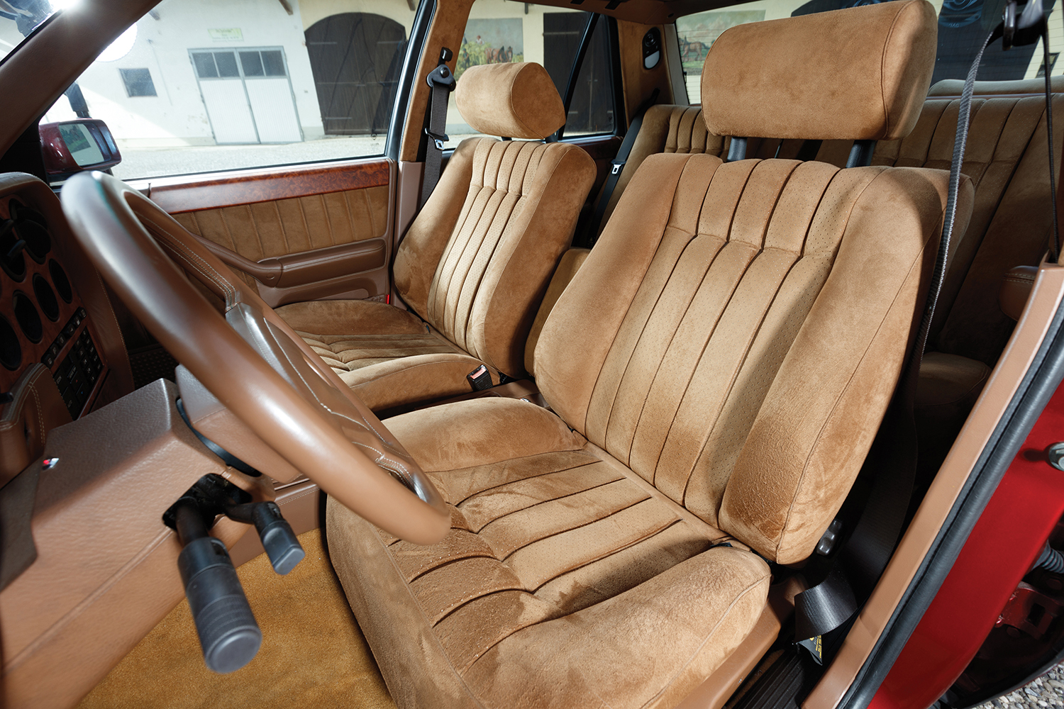 伝説のイタ車「ランチア・テーマ8.32」の衝撃 〜 画像10