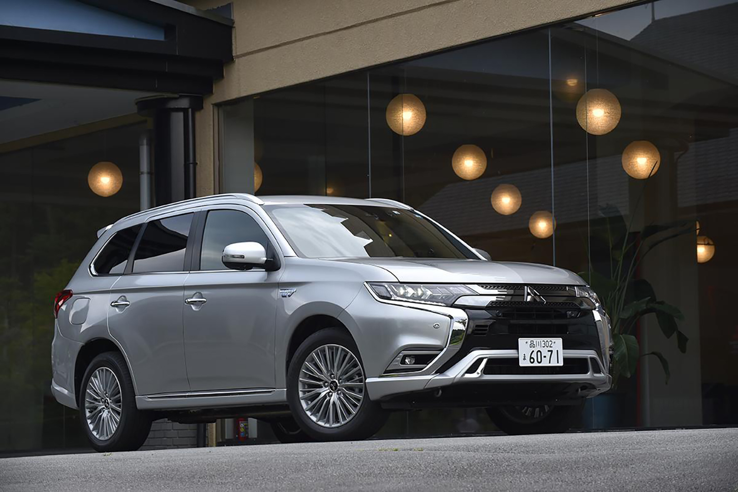 三菱アウトランダーPHEV 〜 画像11
