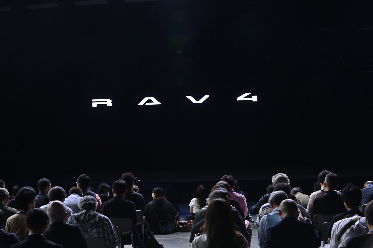 6代目の新型RAV4が登場 〜 画像12