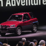 【画像】【速報】トヨタの大人気SUVが待望のフルモデルチェンジ！　６代目RAV４がさまざまな新機能を引っ提げ堂々デビュー 〜 画像14