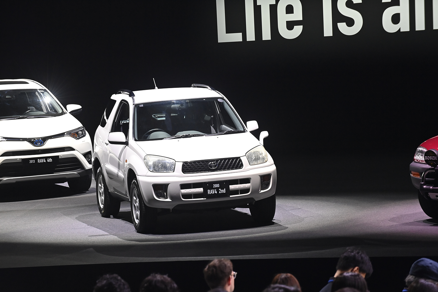 6代目の新型RAV4が登場 〜 画像15