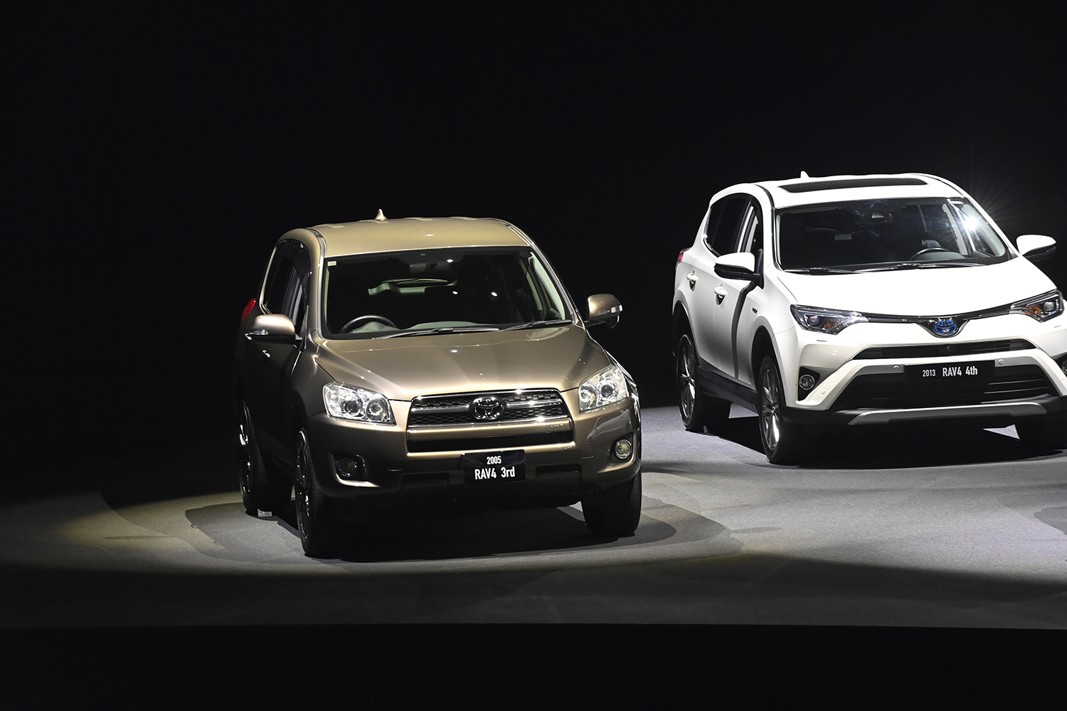 6代目の新型RAV4が登場 〜 画像16