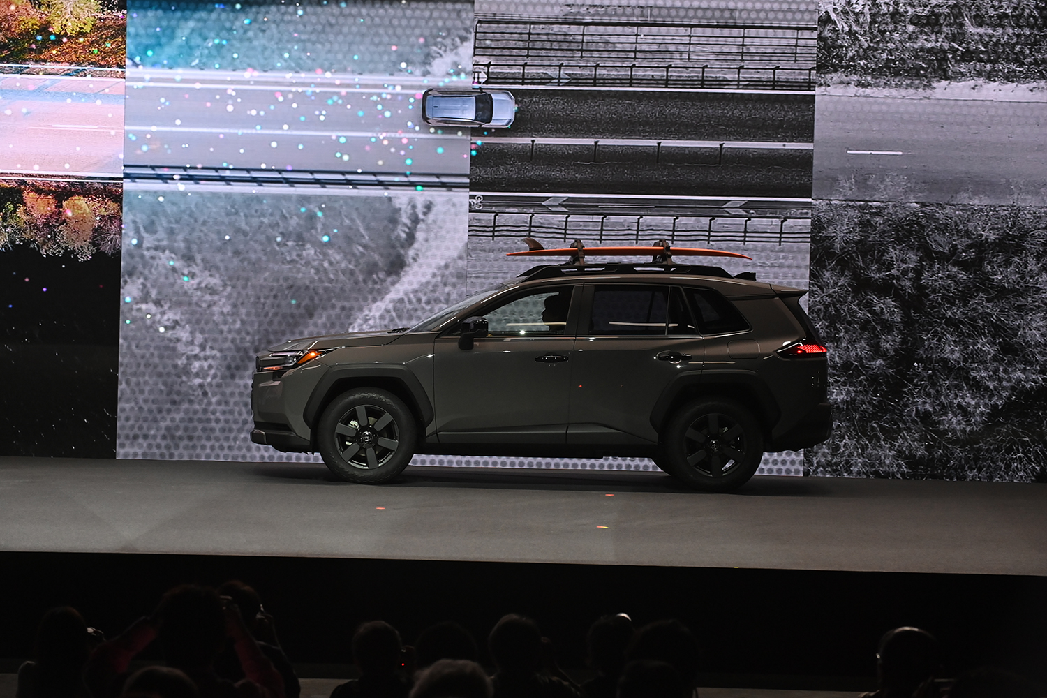 6代目の新型RAV4が登場 〜 画像27