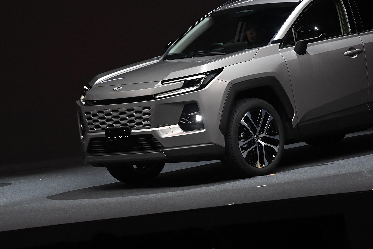 6代目の新型RAV4が登場 〜 画像30