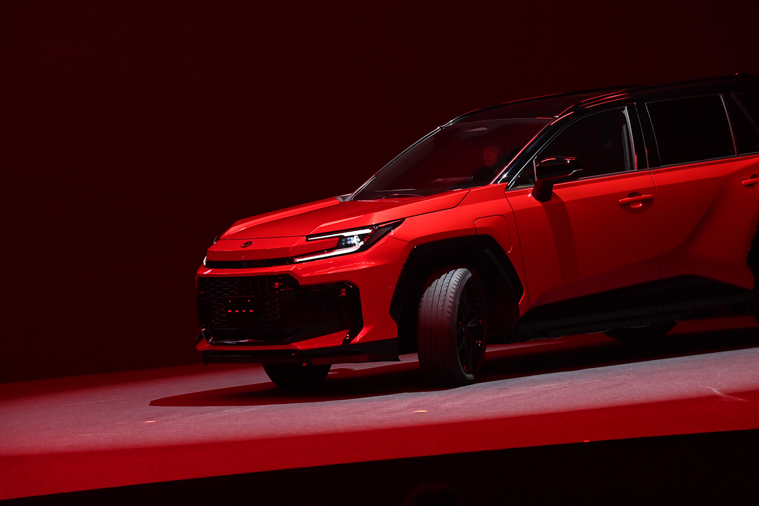 6代目の新型RAV4が登場 〜 画像39
