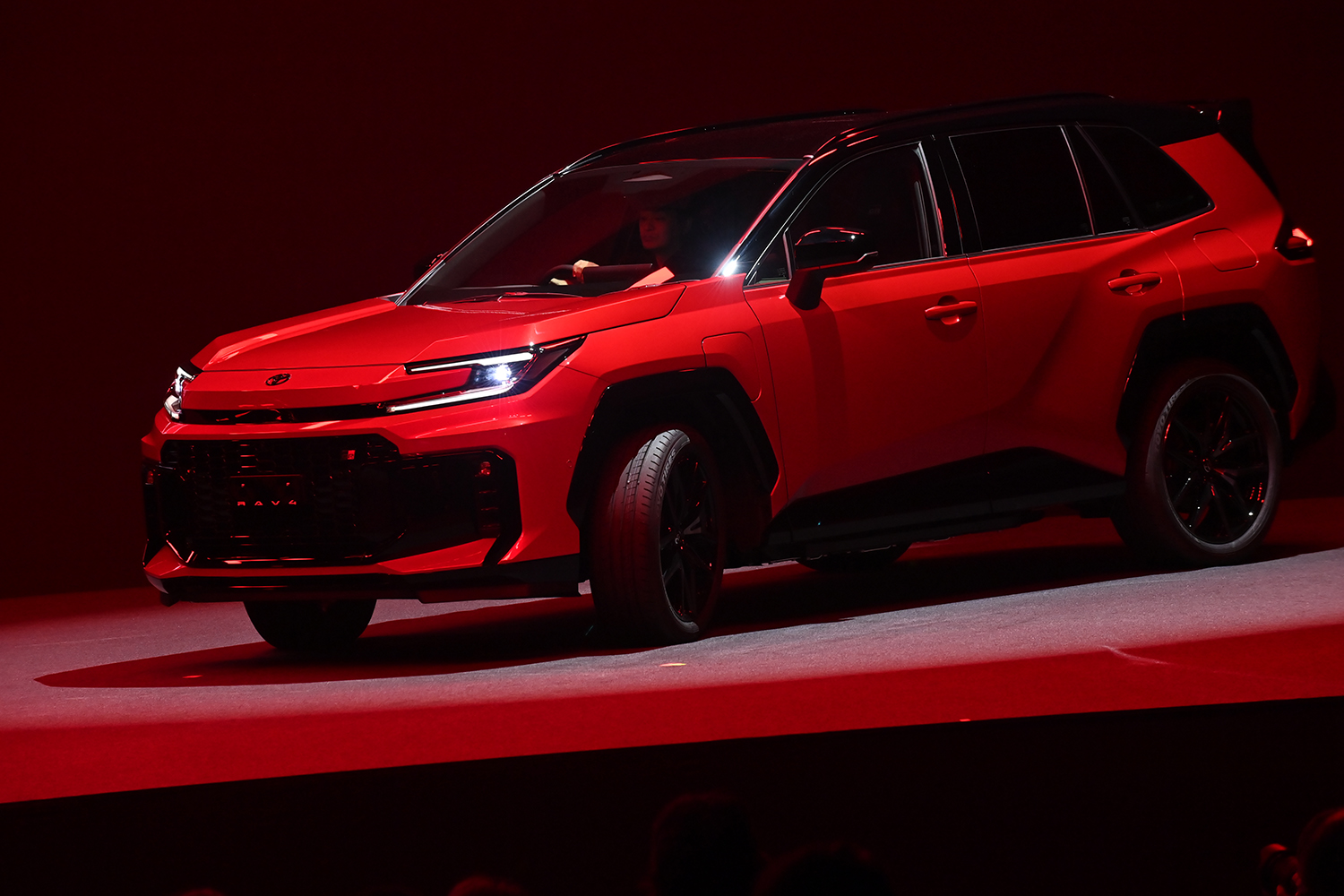 6代目の新型RAV4が登場 〜 画像40