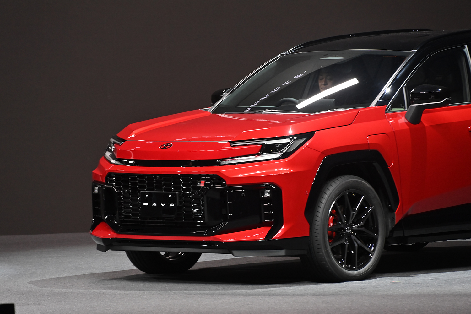 6代目の新型RAV4が登場 〜 画像47