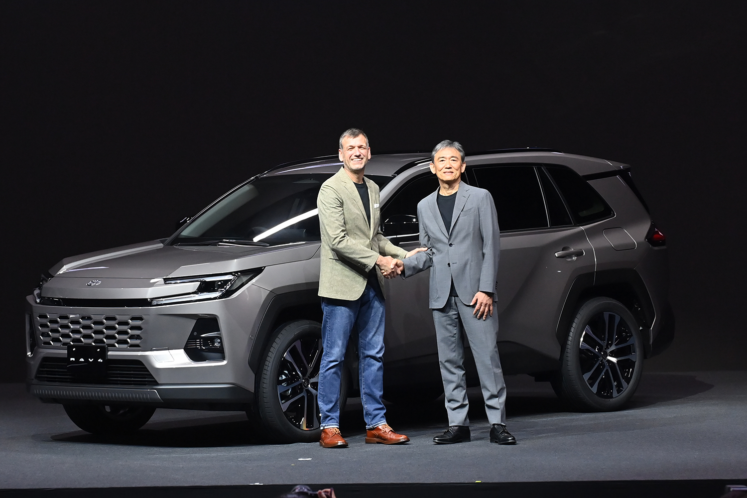 6代目の新型RAV4が登場 〜 画像52