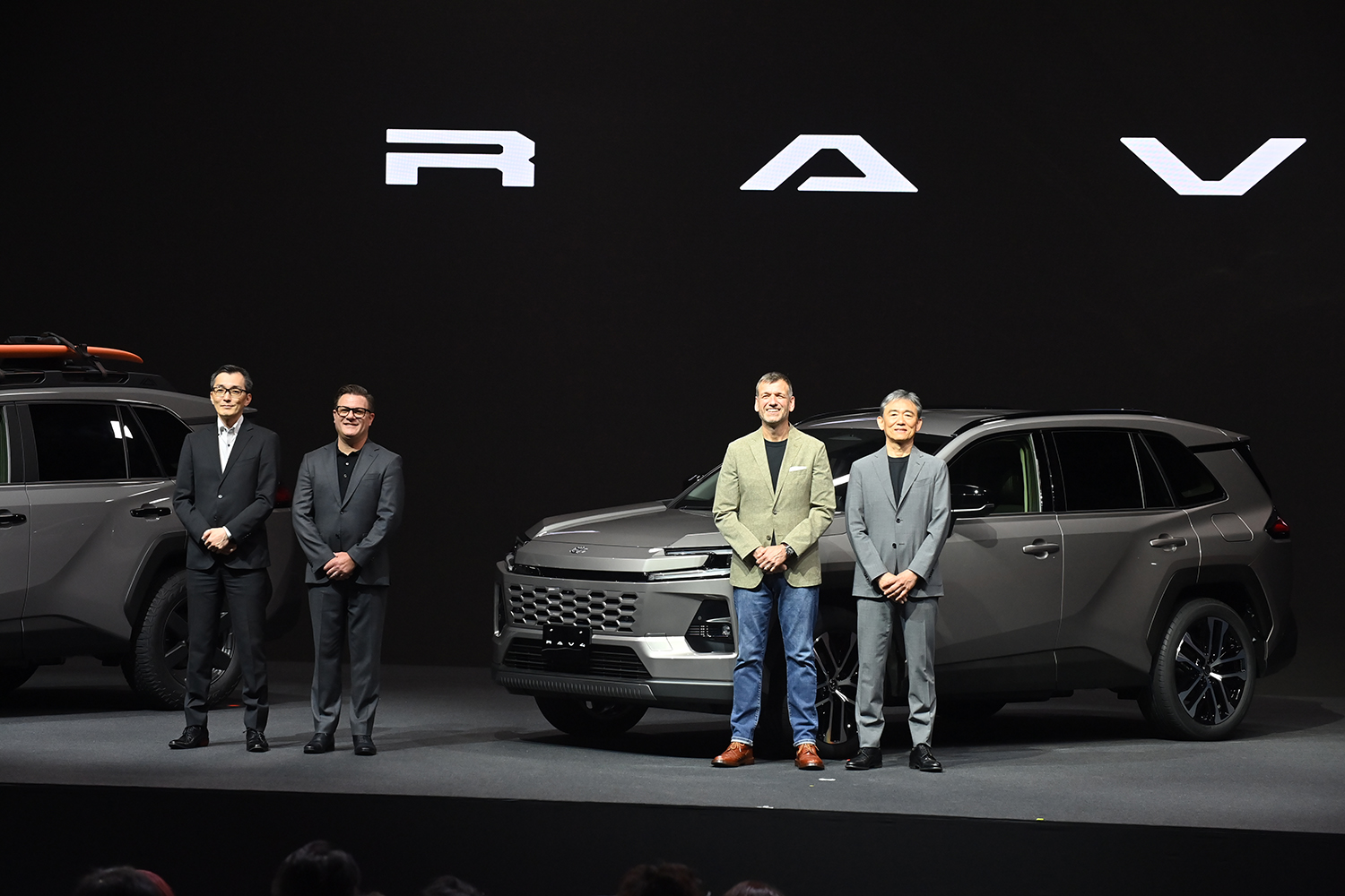 6代目の新型RAV4が登場 〜 画像53