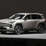 【画像】えっ、新型RAV4って純ガソリンエンジン車ないの？　答え「日本はHVとPHEVのみですが海外にはあります」の理由を開発者に聞いてみた 〜 画像15