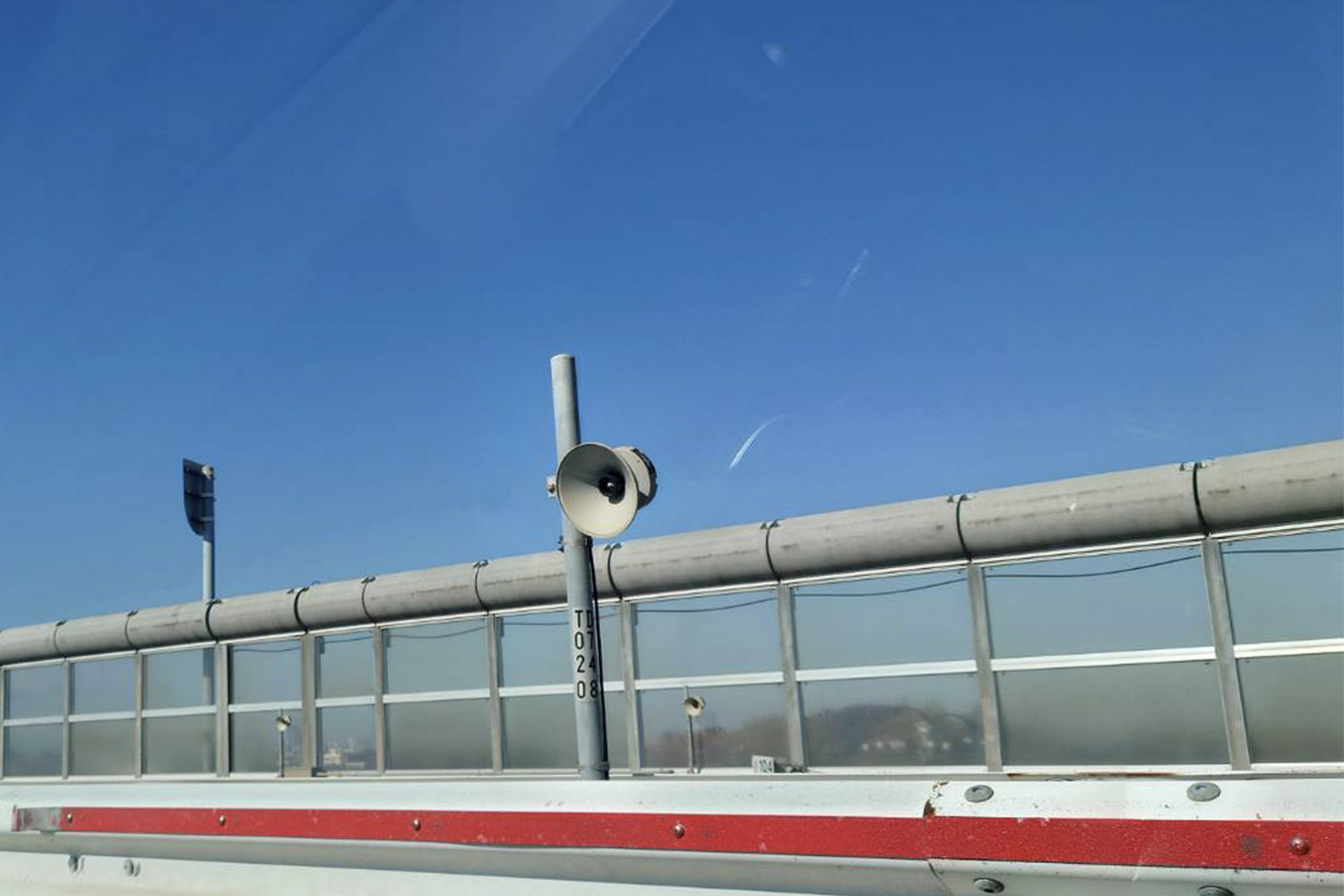 道路のあちこちに設置されてるラッパみたいな機械の重要な役割とは