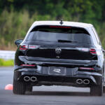 【画像】【試乗】333馬力を手に入れた「VWゴルフＲ」の戦闘力をチェック！　4WDマイスターがクローズドで徹底的に走らせた 〜 画像10