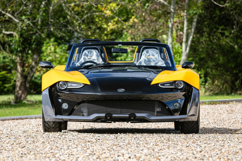 クルマ好きたるもの心を奪われて当然！　元ケータハムのメンバーが作った「ゼノス E10」はマジもんのライトウエイトスポーツだった