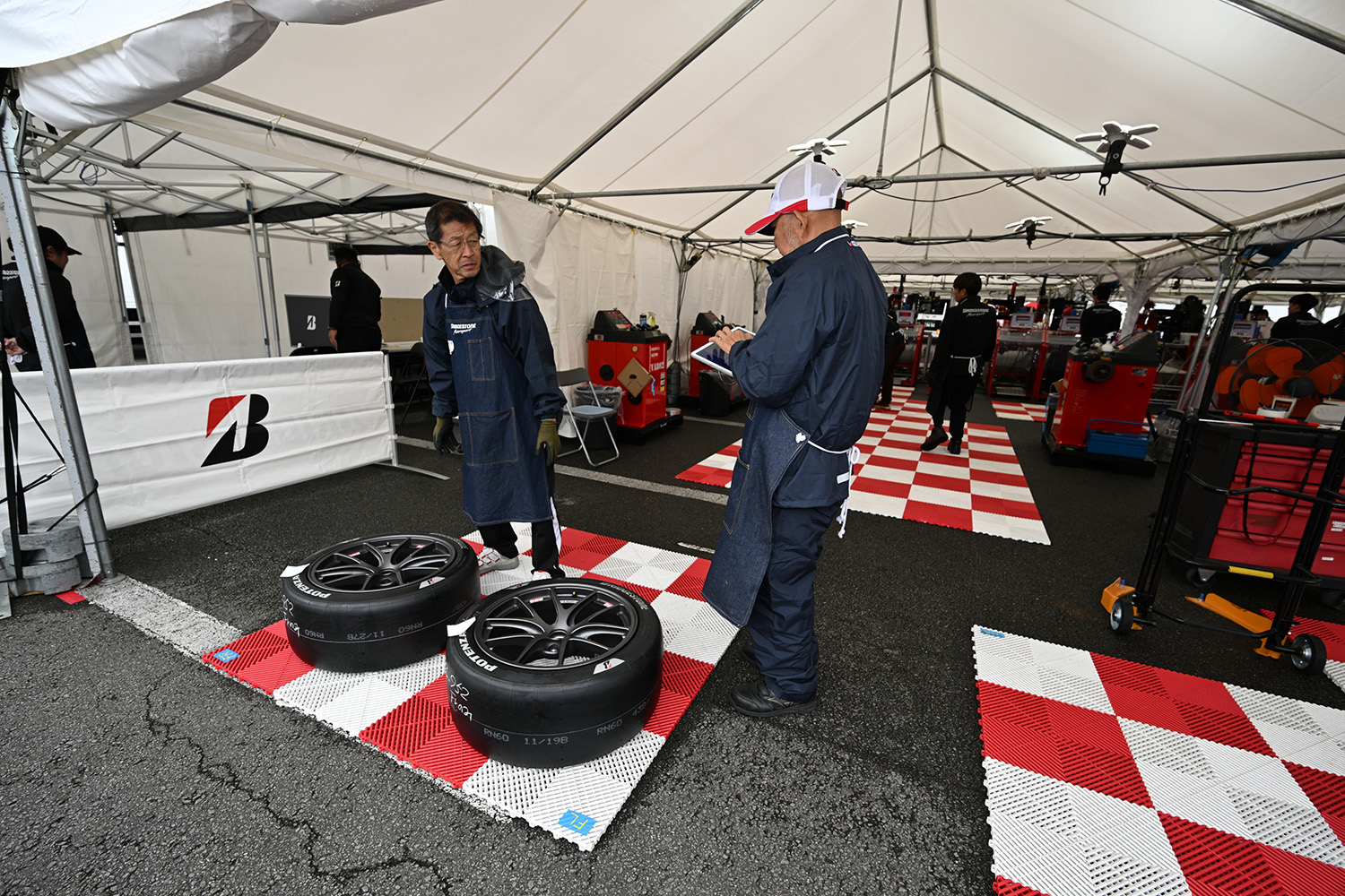 富士24時間レースのブリヂストンのタイヤサポート 〜 画像44