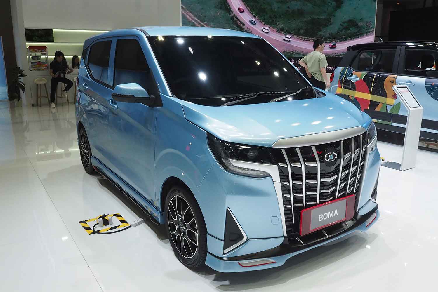 トヨタ・アルファードにそっくりな中国車