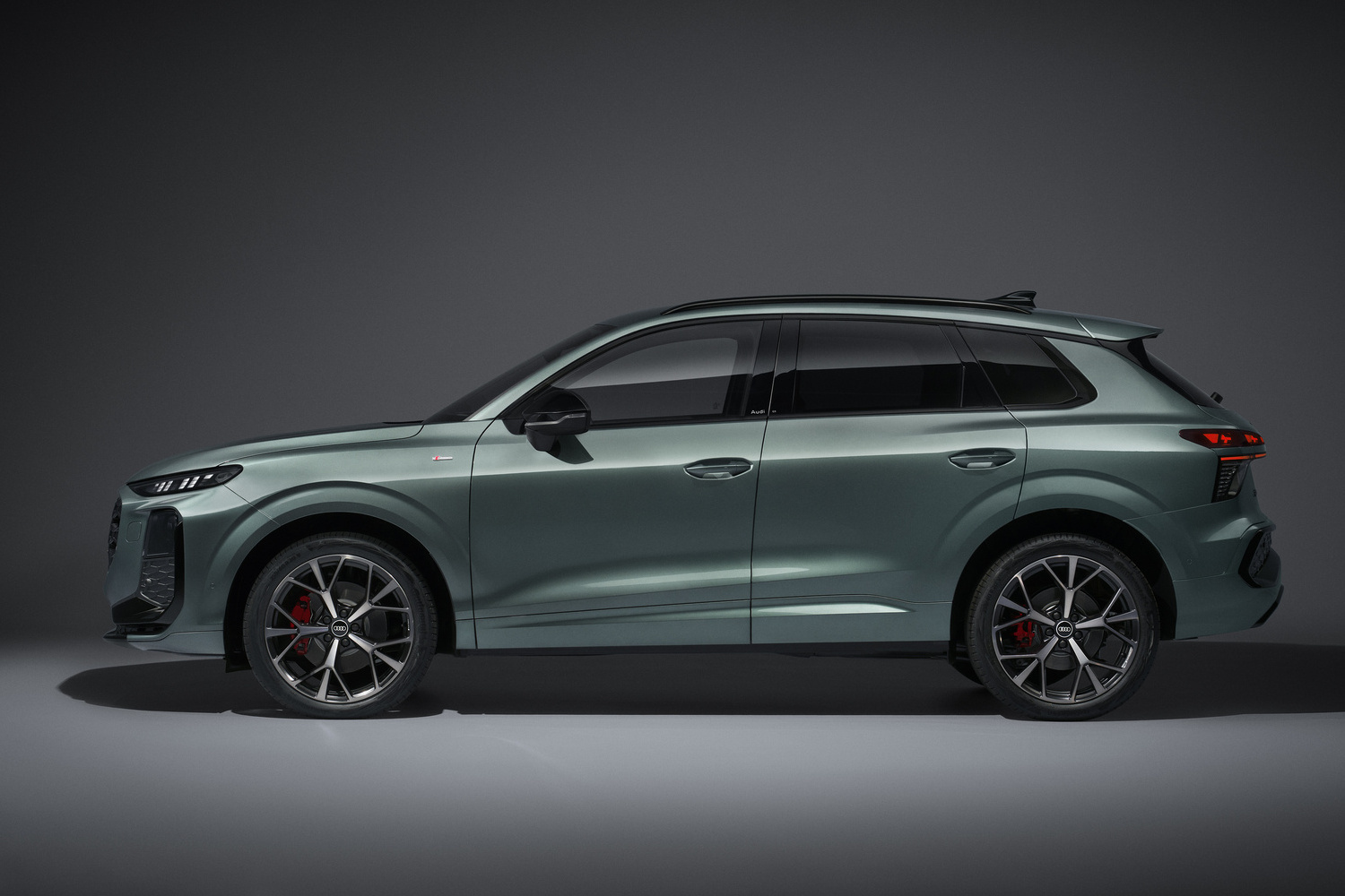 累計200万台突破の超ヒットSUVがモデルチェンジ！ 　新型アウディQ3は快適性も先進性も新たな時代に突入 〜 画像7