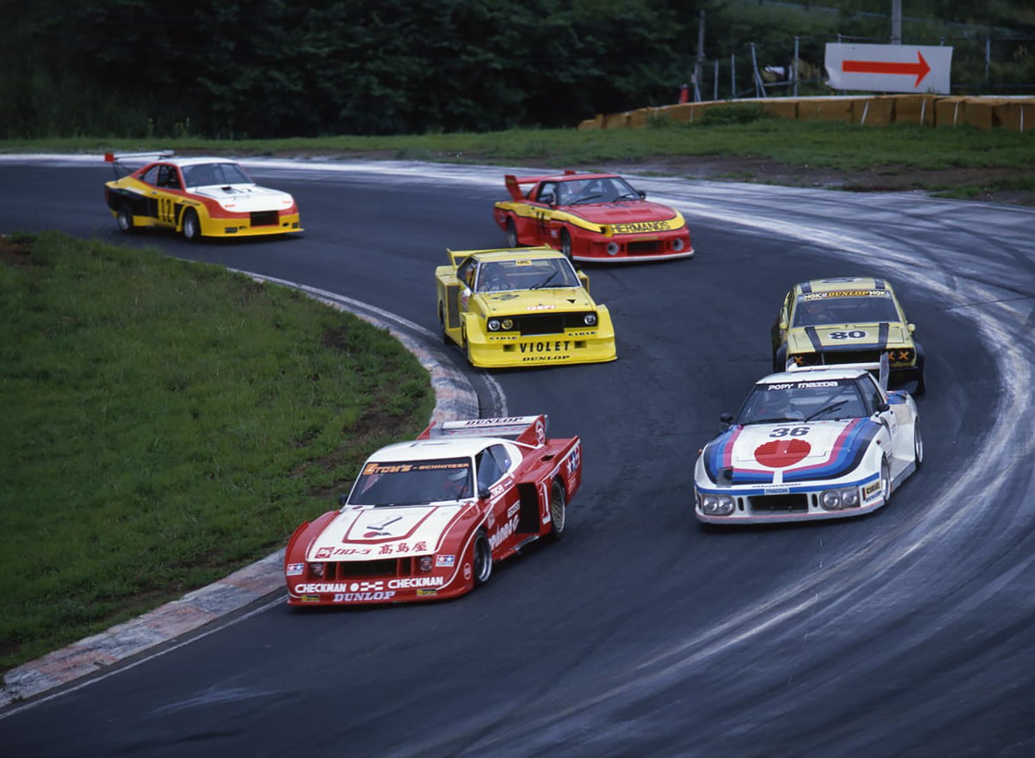 自動車メーカーにとってのカーレース参戦の意味は時代とともに変化していた