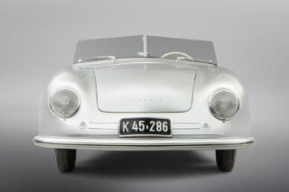 356ナンバー1というミッドシップのポルシェ
