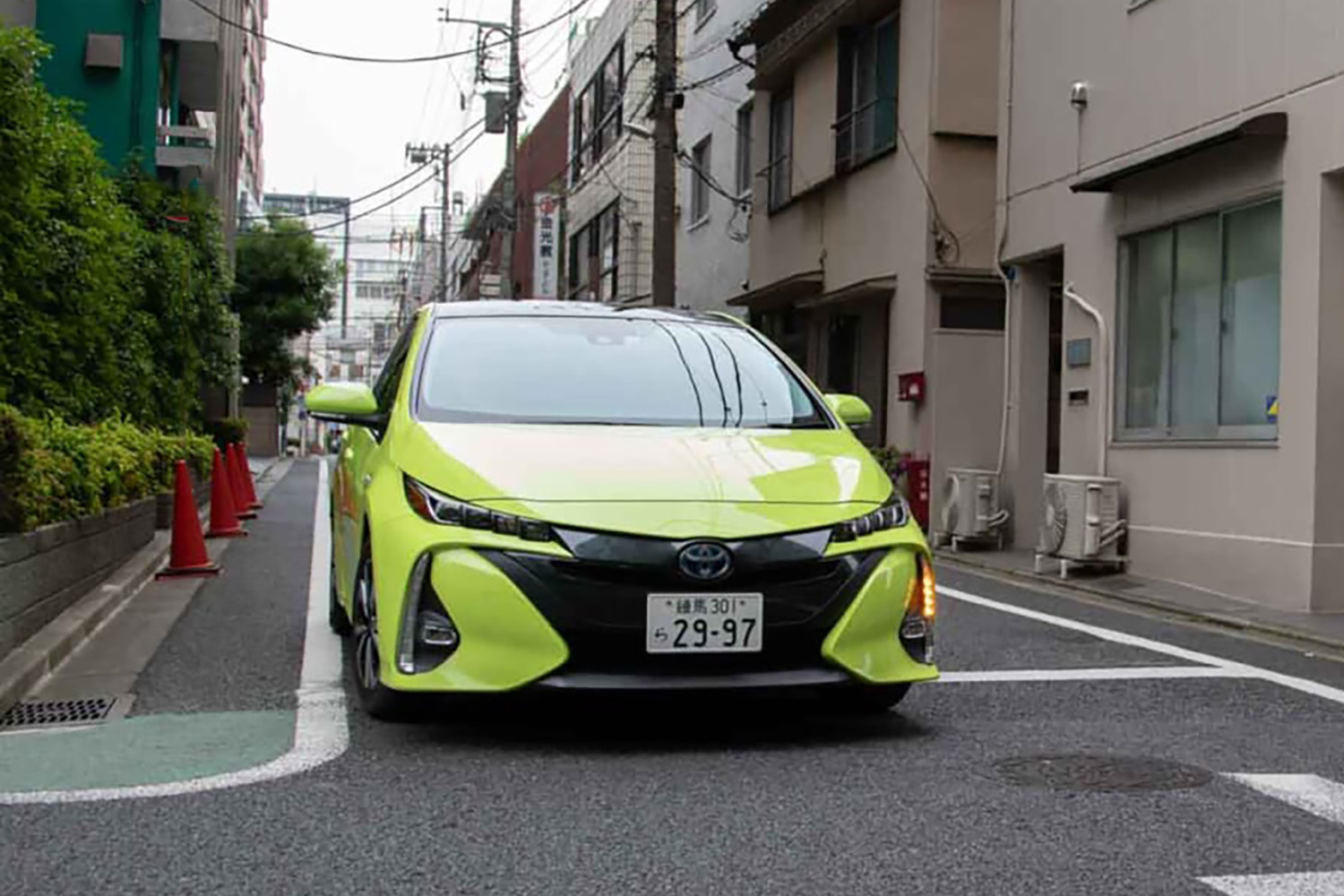 右折時にフェイントを入れる車両 〜 画像1