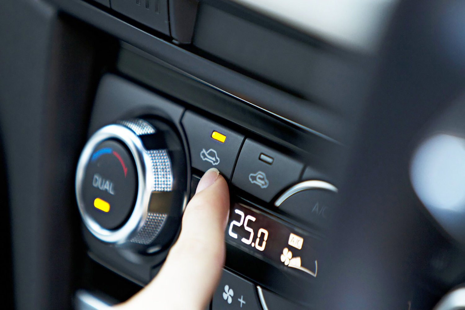 「外気導入」と「内気循環」のスイッチを上手に使えば車内がもっと快適になる