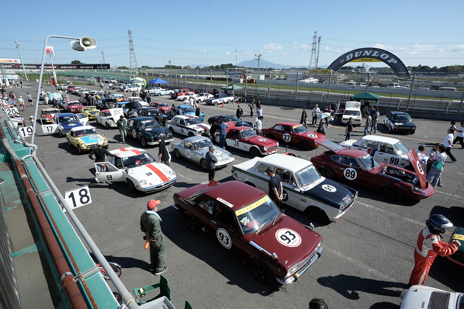 JCCAクラシックカーレースのパドック 〜 画像7