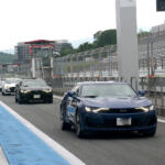 【画像】富士のホームストレートを埋め尽くす235台のシボレー！　コルベットZ06コンバーチブルも公開された「シボレー・ファンデー2025」を開催 〜 画像46
