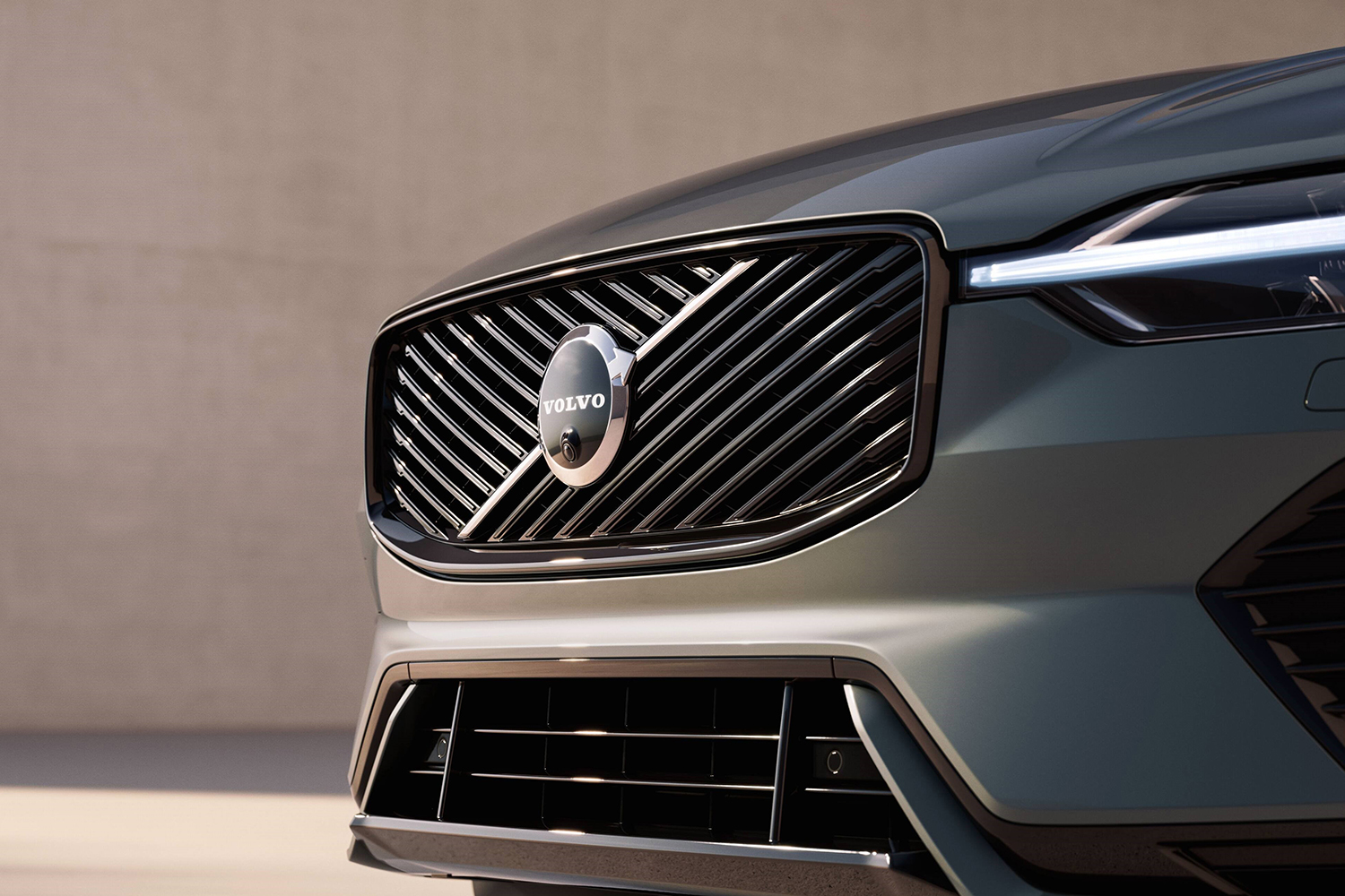 新型ボルボXC60のフロントマスク