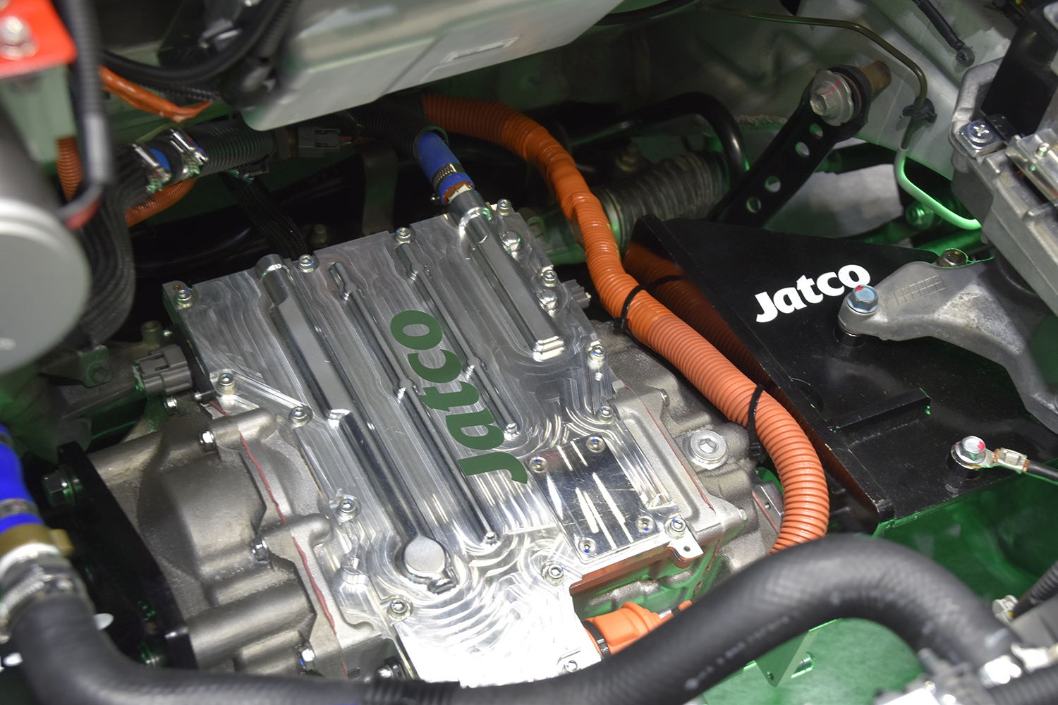 ジヤトコがeアクスルを搭載した試作車を開発