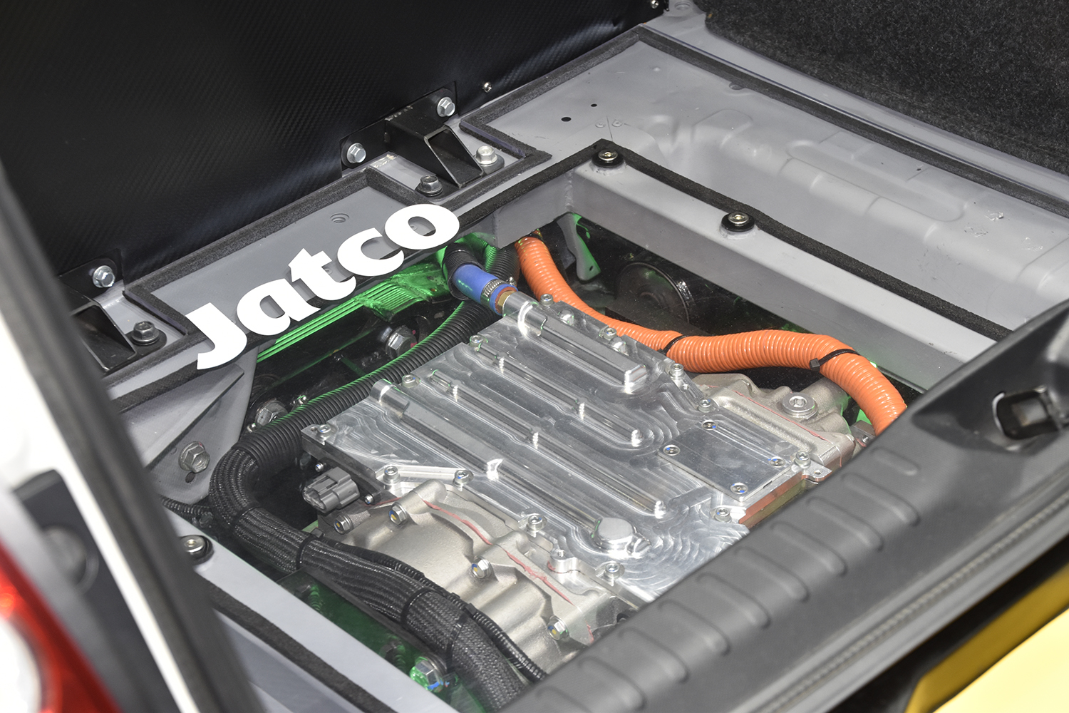 ジヤトコがeアクスルを搭載した試作車を開発