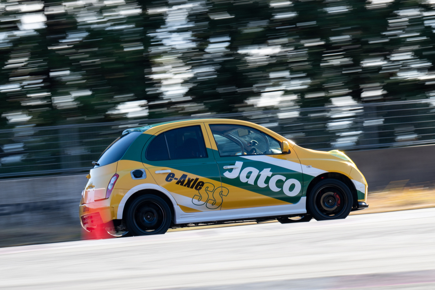 ジヤトコがeアクスルを搭載した試作車を開発