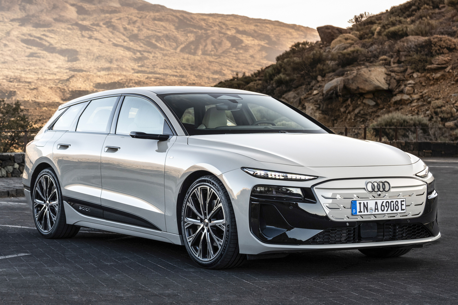 「Audi A6 Avant e-tron」のフロントスタイル 〜 画像2