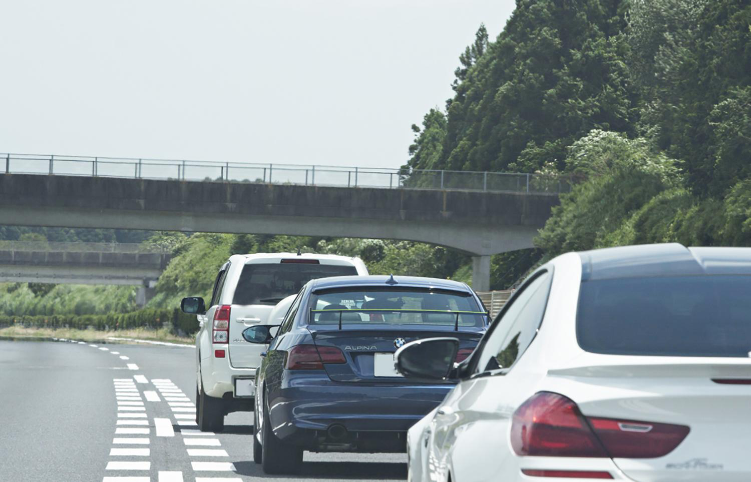 追越車線での渋滞のイメージ 〜 画像2