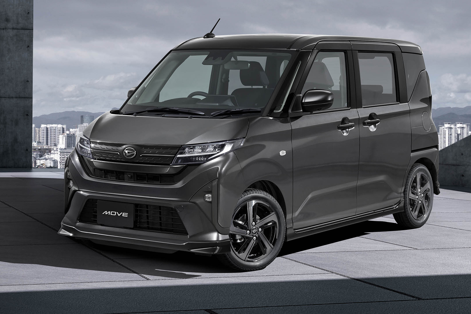 新型ダイハツ・ムーヴ「ダンディスポーツスタイル」