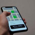 【画像】先に手を挙げたほう？　手前にいる人？　複数の客がいたらタクシードライバーは誰を乗せるのか元ドライバーが解説！ 〜 画像1