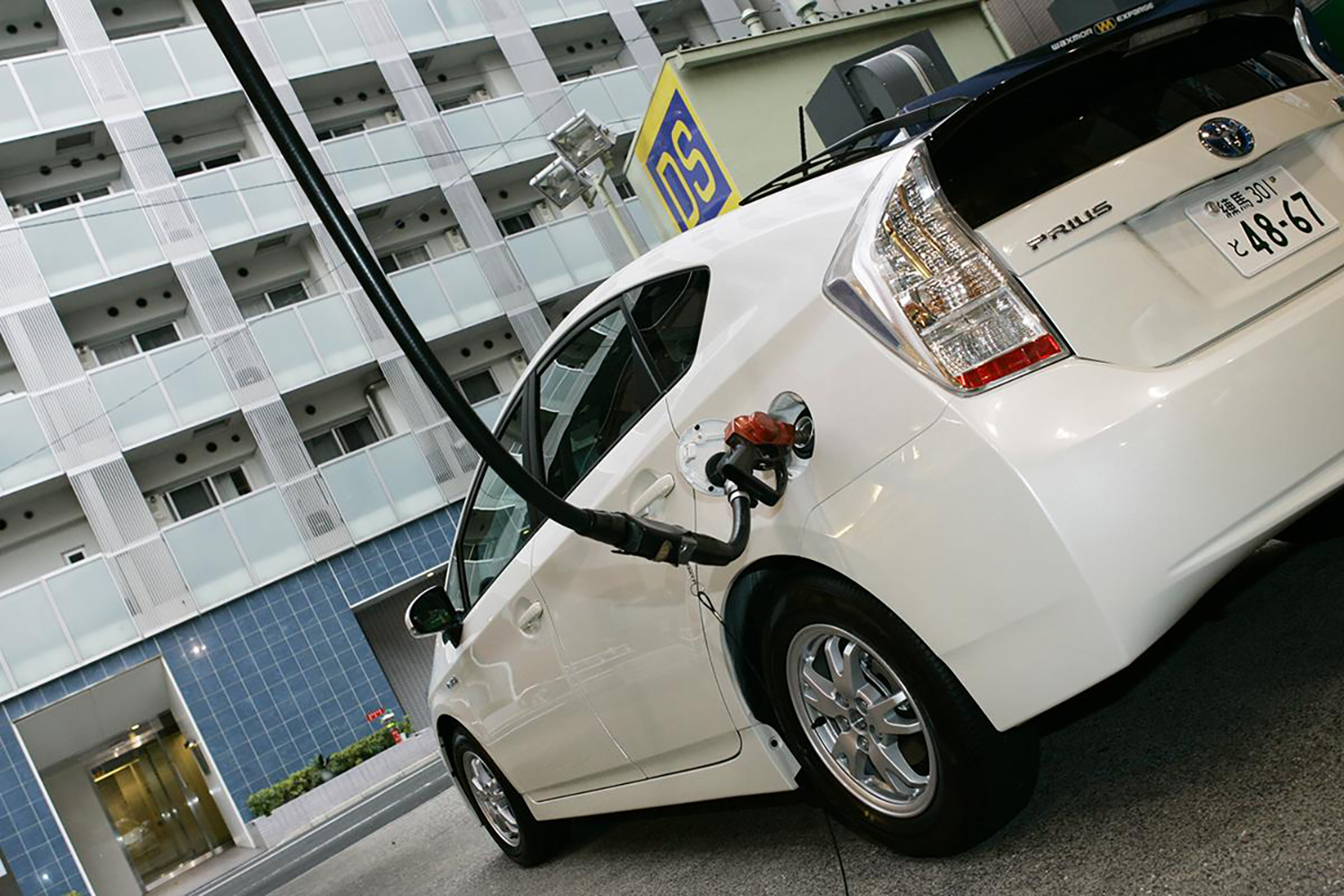トヨタ車の給油口は左側にあることが多い
