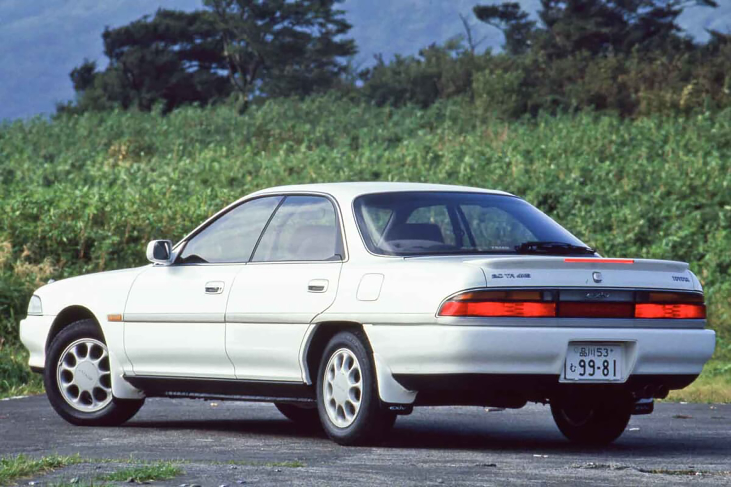 4WSを採用した初代トヨタ・コロナEXiVのリヤスタイリング