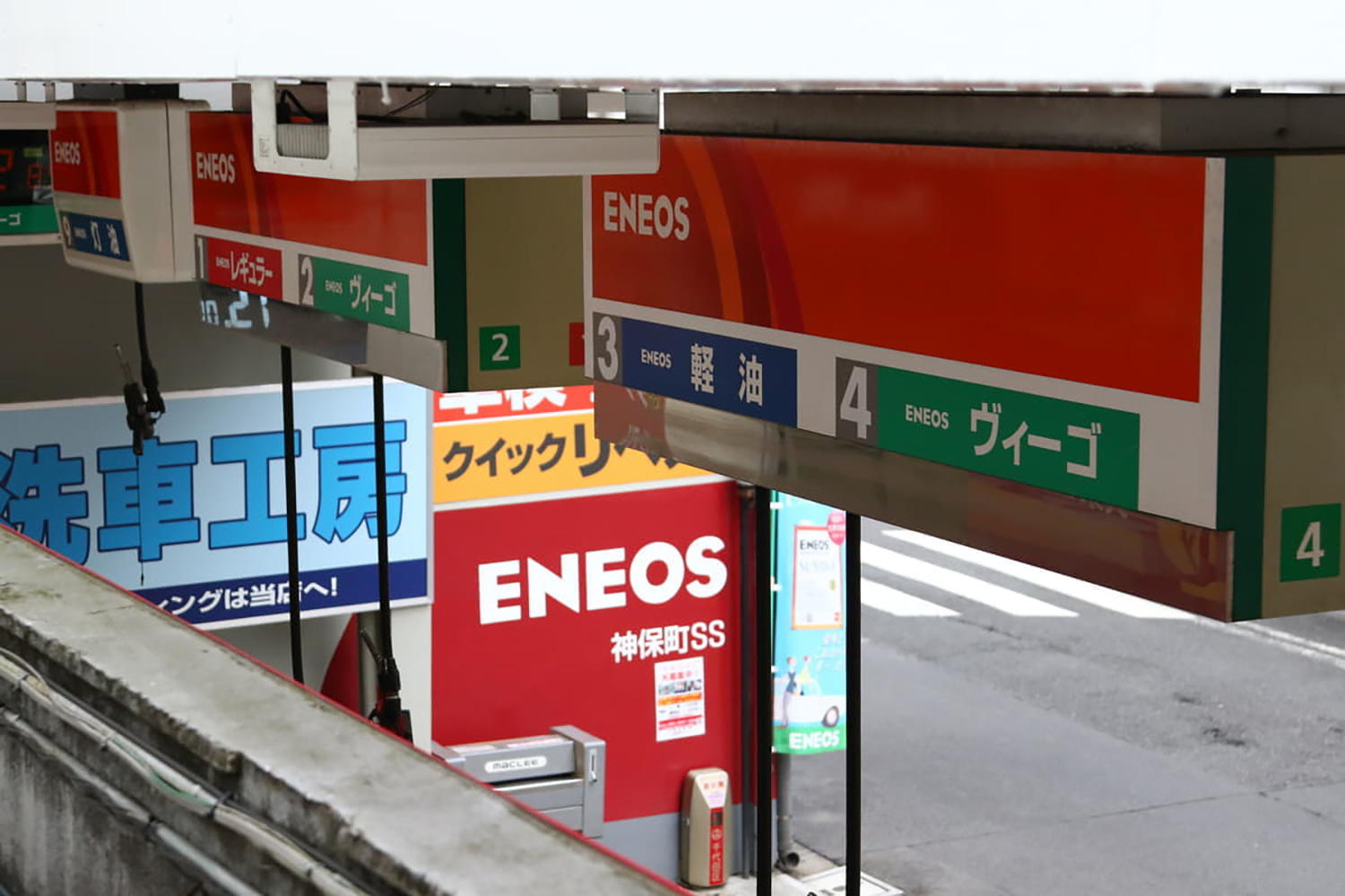 吊り下げ式の給油機