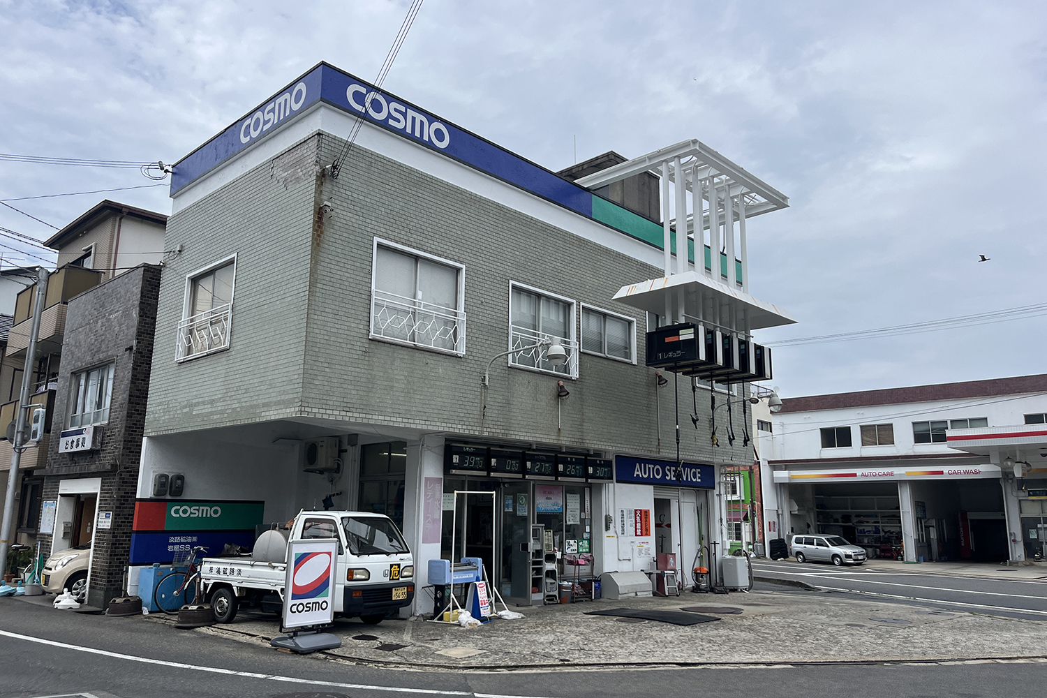 ガソリンスタンドの屋根が平らな理由 〜 画像7