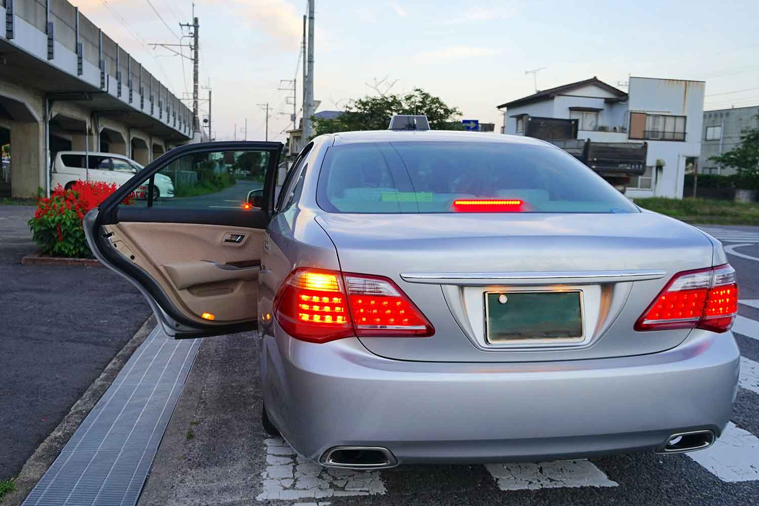 タクシーの自動ドアのイメージ