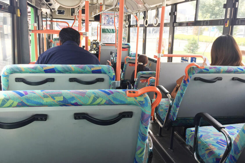 路線バスの車内のイメージ