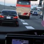 【画像】「割り込んでんじゃねー！　入れさせねーよ」ってただの車線変更や合流でしょ？　車間を詰めて「ブロック」するクルマは違反の可能性あり！ 〜 画像1