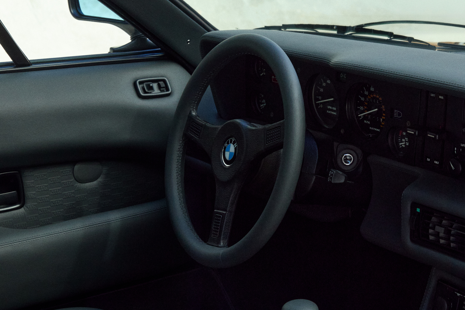日本導入は1台のみ！　BMWとKithが手がけた47台限定のプレミアムSUV「XM by Kith」登場 〜 画像36