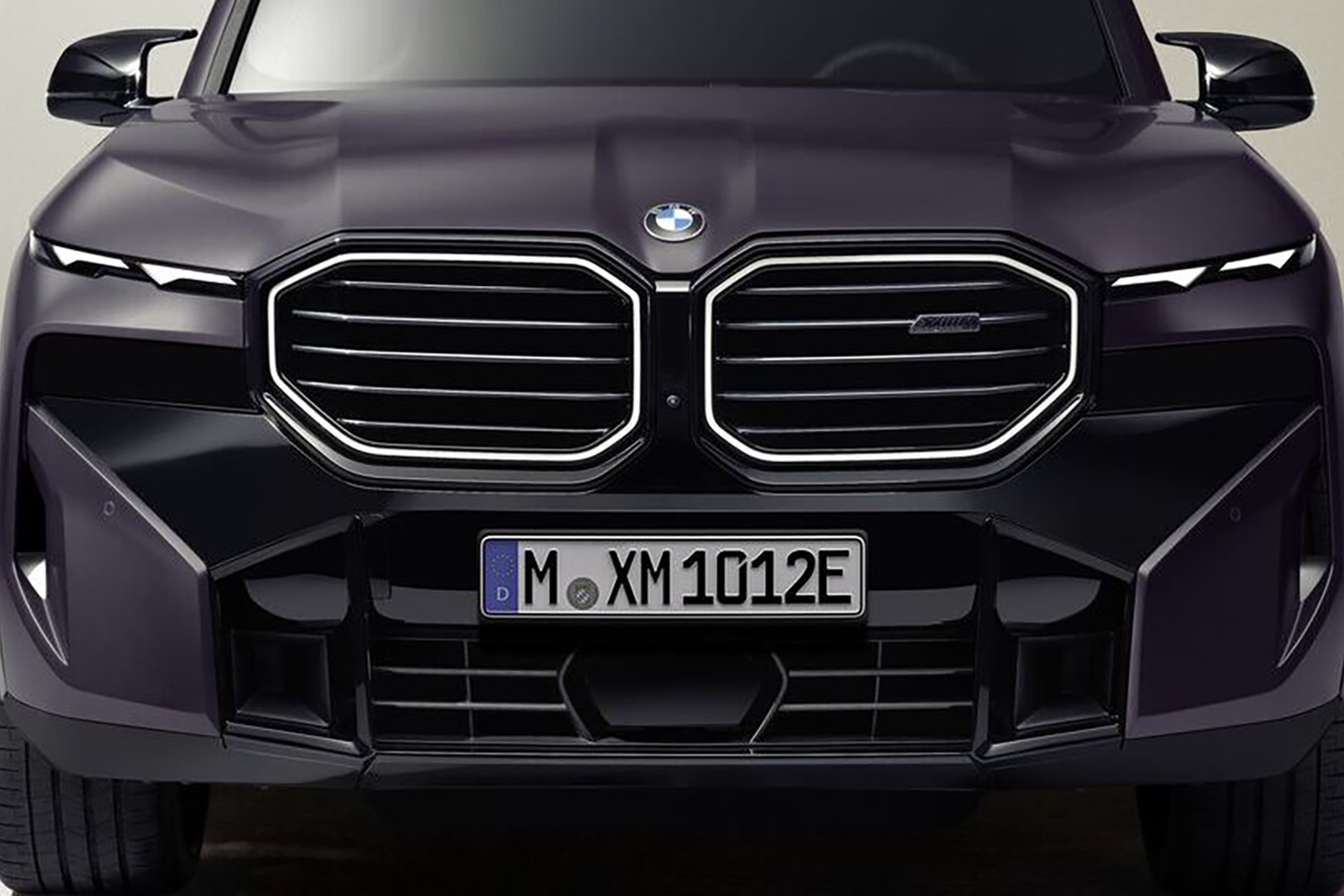 日本導入は1台のみ！　BMWとKithが手がけた47台限定のプレミアムSUV「XM by Kith」登場