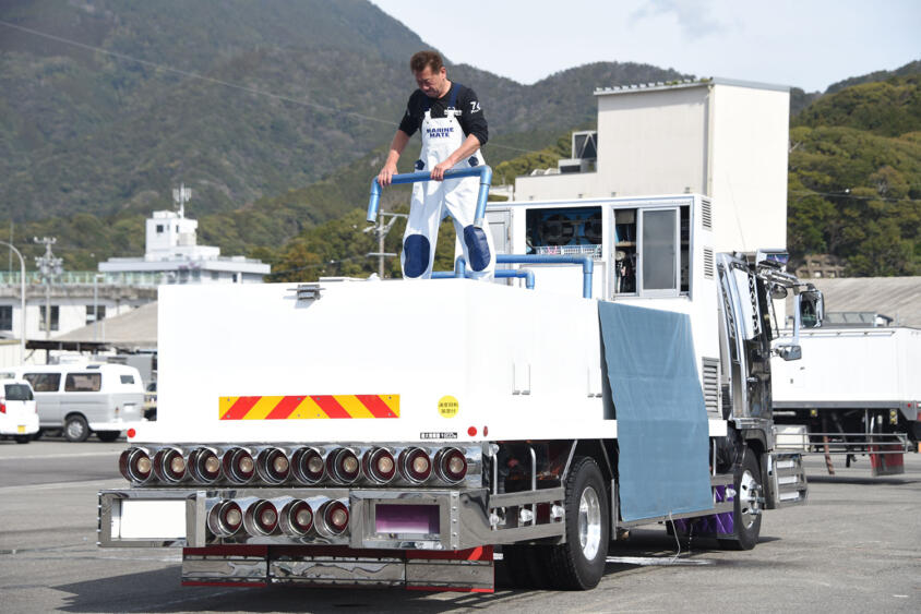 魚介類好きはコイツを見たら敬礼！　中古車も販売されている「活魚運搬車」の「知らなかった」!!