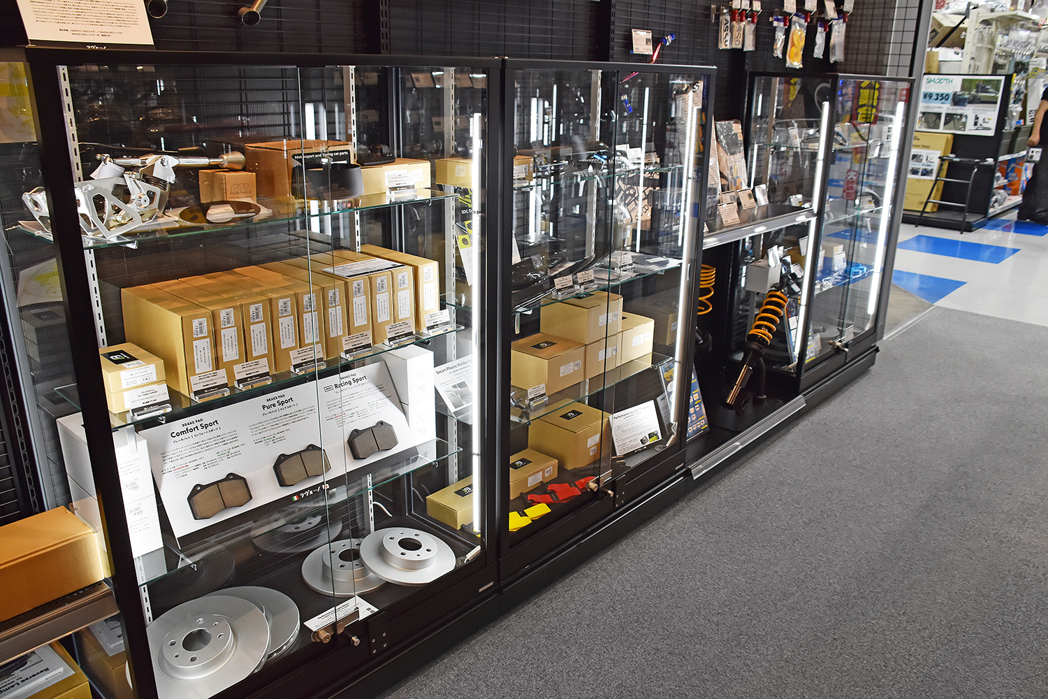 スーパーオートバックス東福岡店内に誕生したAPIT PERFORMANCE GARAGE＆HKS GATE FUKUOKA 〜 画像5