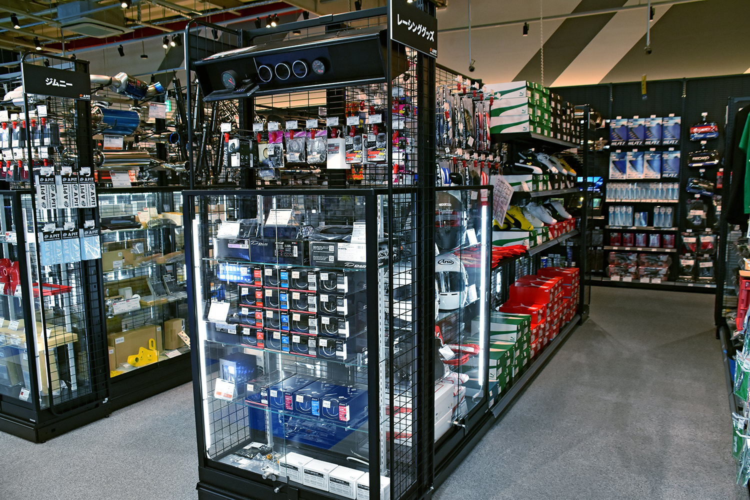 スーパーオートバックス東福岡店内に誕生したAPIT PERFORMANCE GARAGE＆HKS GATE FUKUOKA 〜 画像11